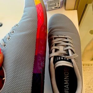 NOBULL worn twice super cute lt gray size 8 womens